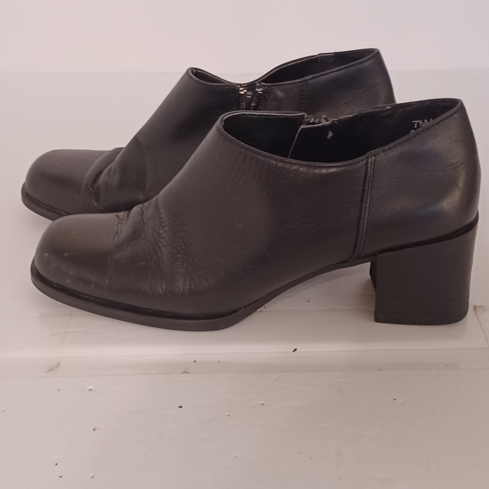 PACES SANDY Black Women's Ankle Boots Zip Size 7.5